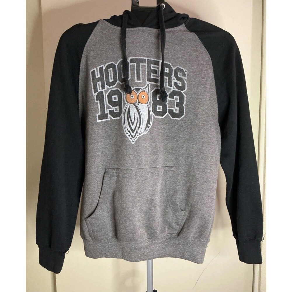 Hooters Mens Grey & Black Long Sleeve Hoodie Size Small